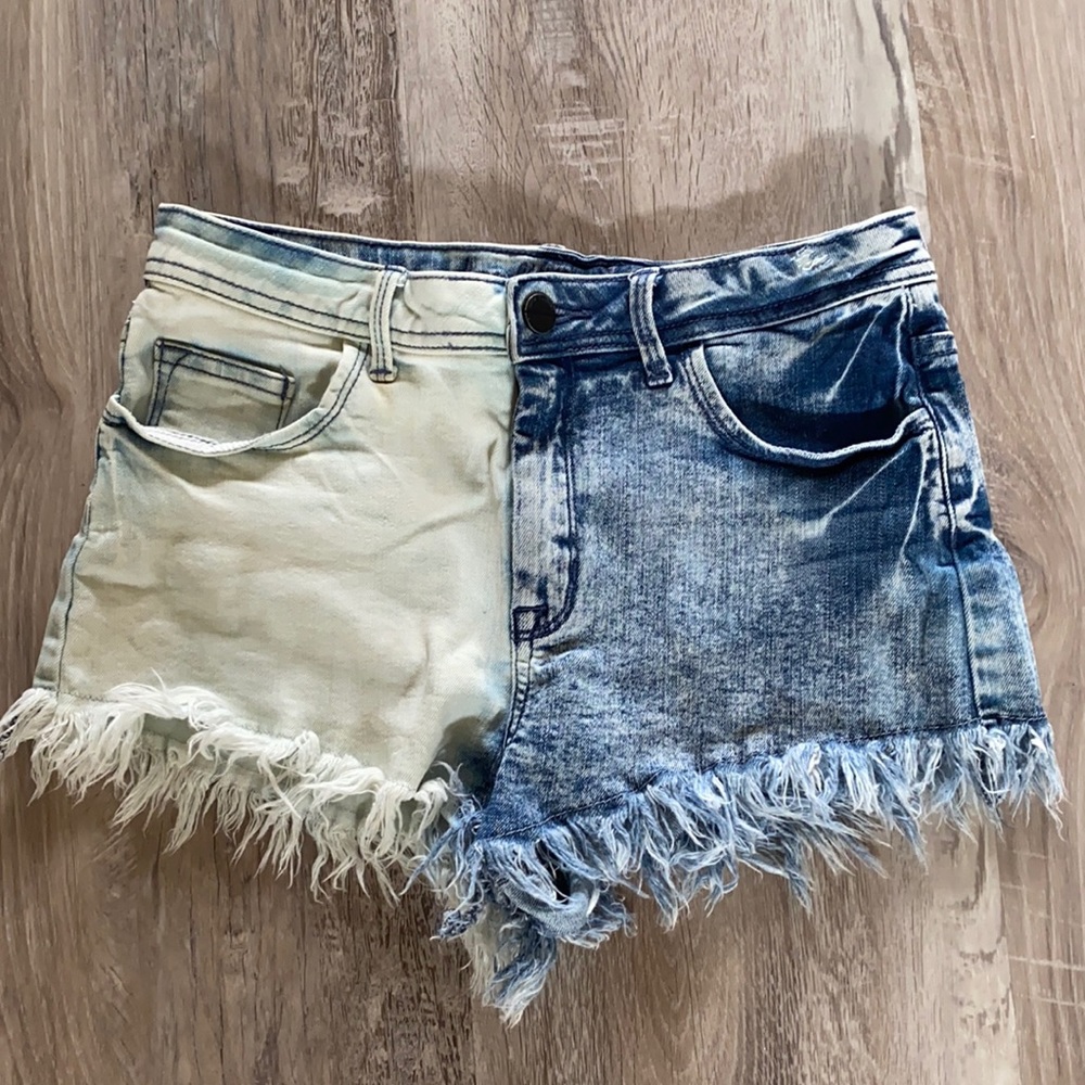 Love Culture Frayed bleached denim shorts Sz M Jr